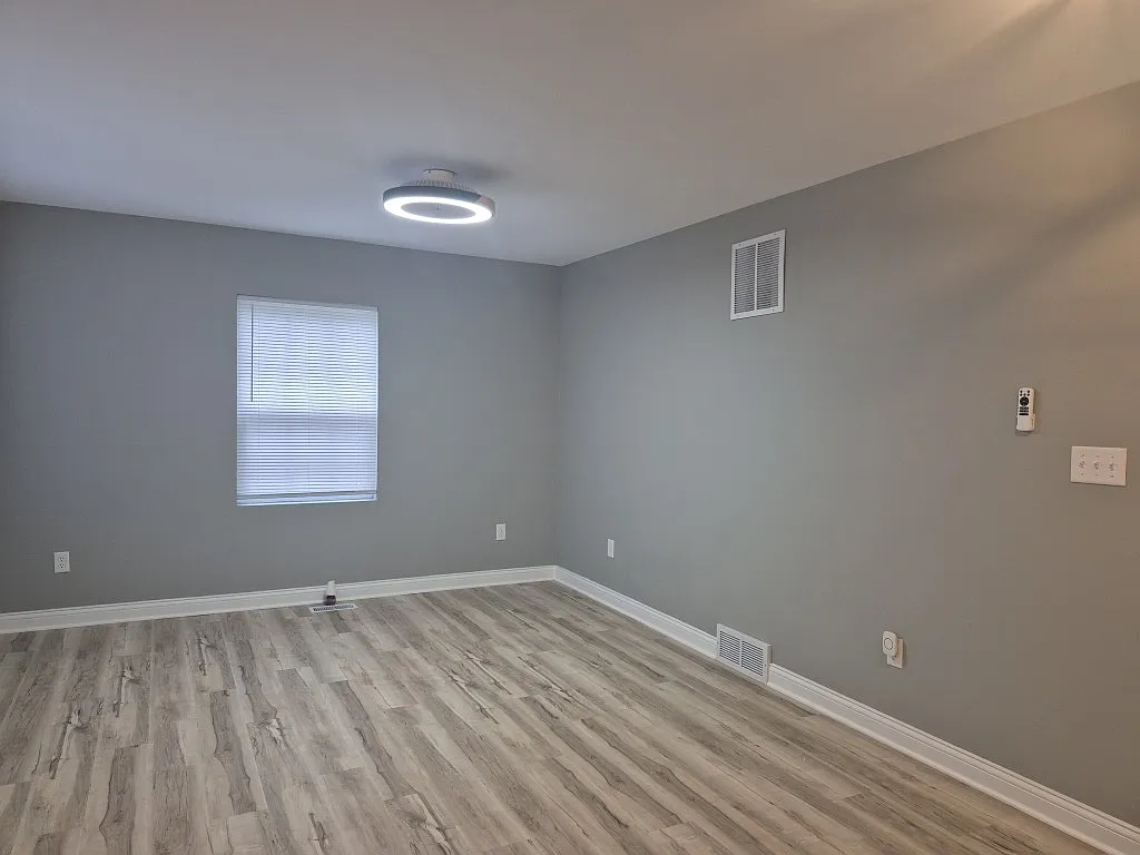 4 bed, 1700 sqft, $1,800 — Photo 3