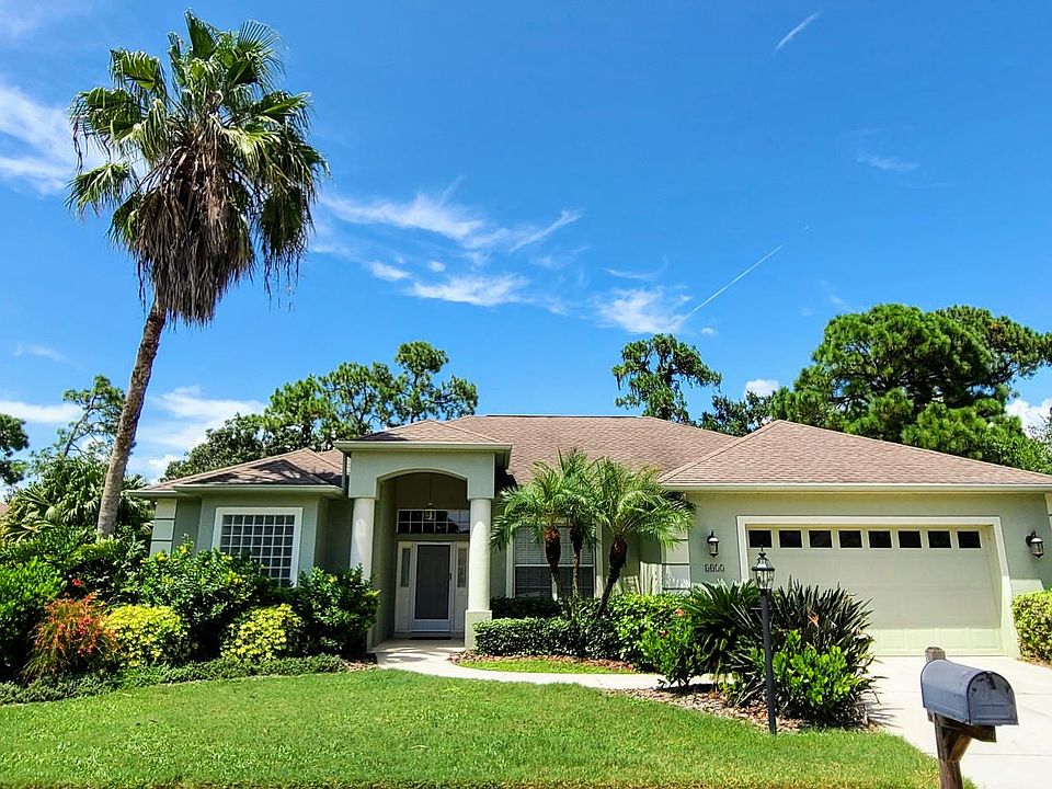 3/2 hot tub, pool, guest suit, outdoor living area.