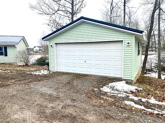 3rd image of 77 Flensburg Dr