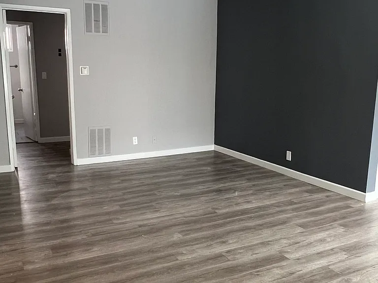 504 Avenue G — Photo 2