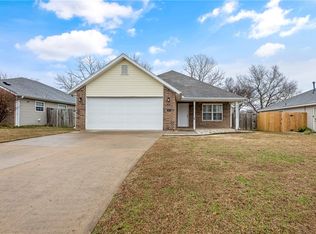 907 SW Arrowhead Dr, Bentonville, AR 72712
