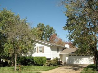 661 Showplace Ct, Ballwin, MO 63021