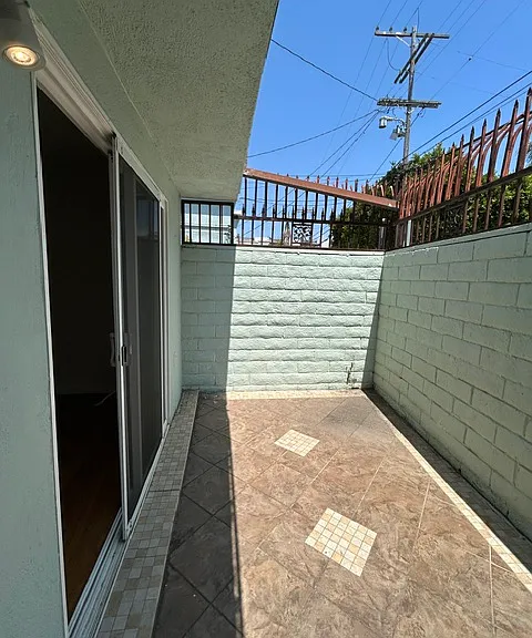 412 1/2 Rose Ave #A — Photo 8