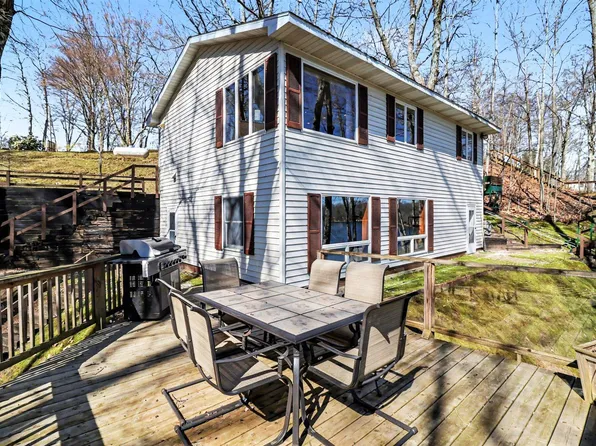 6302 E Interlochen Rd, Fountain, MI 49410