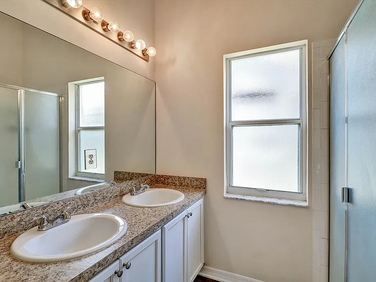 439 Riggs Cir — Photo 6
