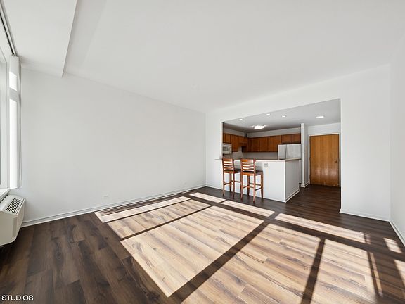 3rd image of 211 E Ohio St APT 619