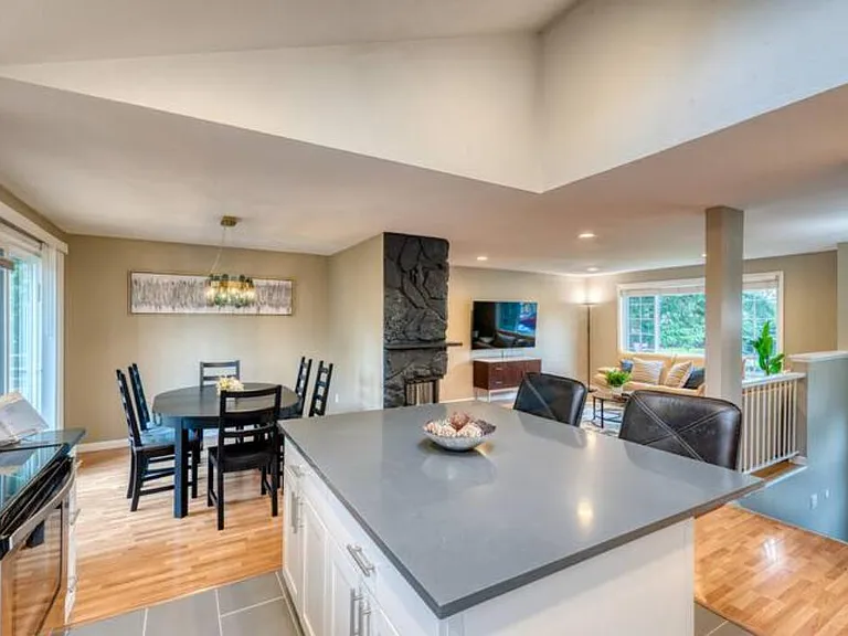 Beautiful house in great location!