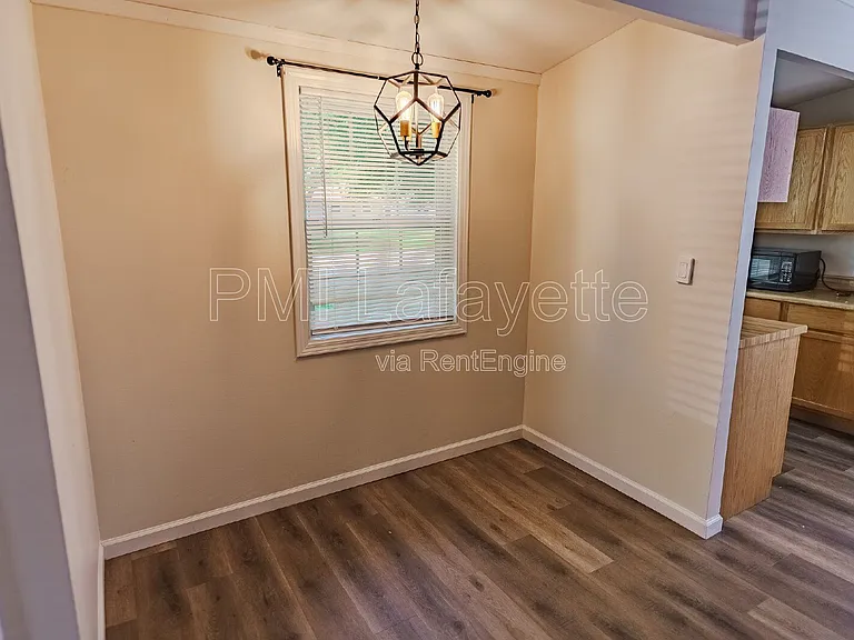 2760 Medford St — Photo 6