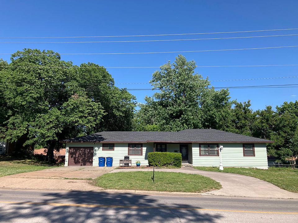 1st image of 110 S Plummer Ave