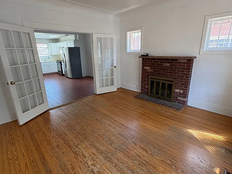 678 S Corona St — Photo 5