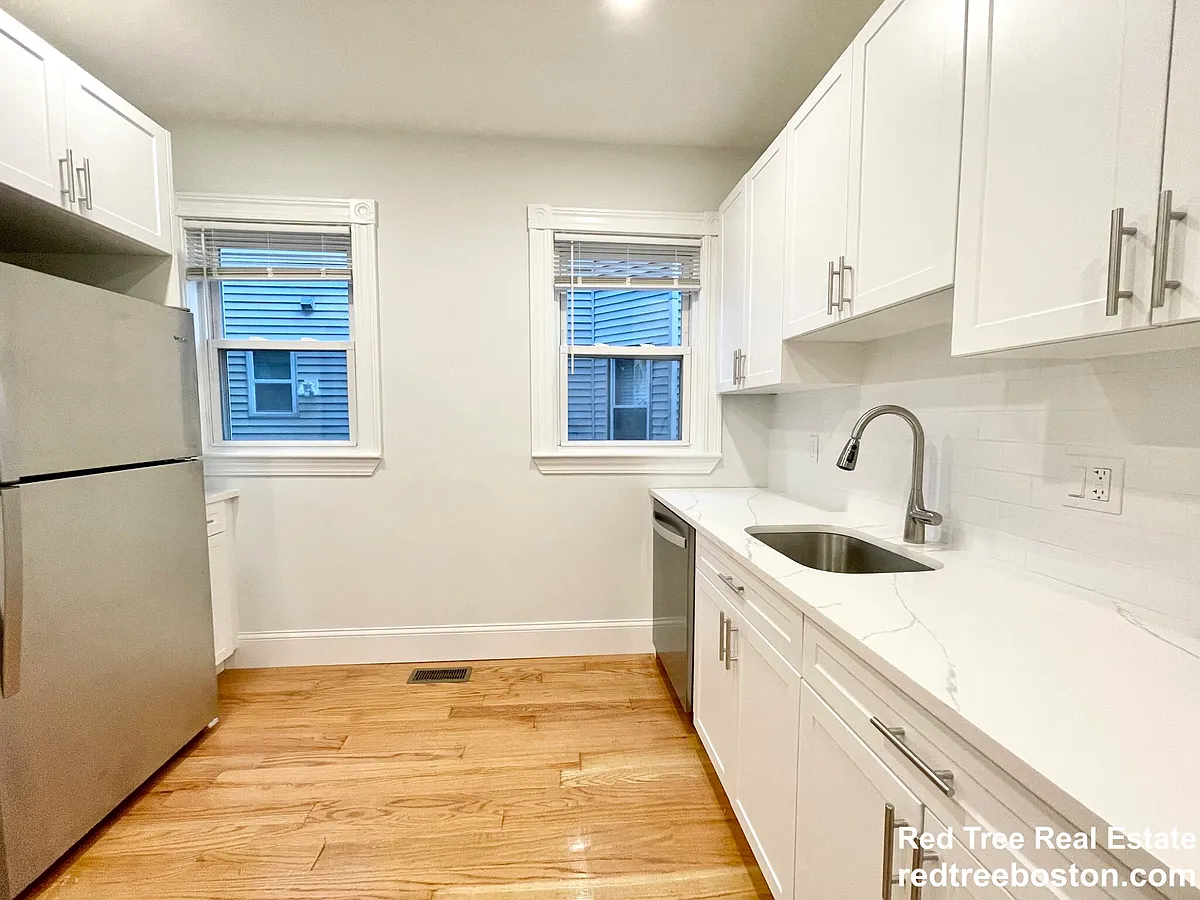 Building Photo - 68 Bakersfield St #2