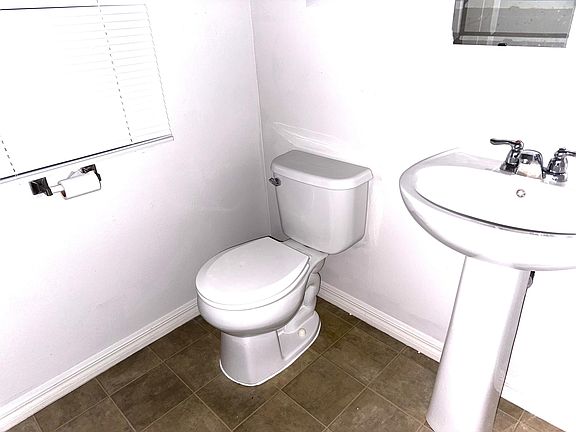 5th image of 1785 College Park Dr