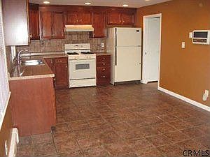 3rd image of 48 Fairfield Ave