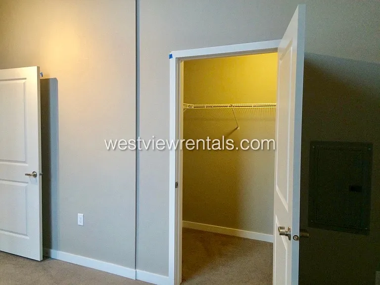 203 E Laurel St — Photo 408