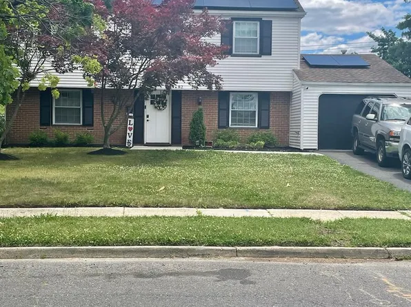 82 Bayberry Ln, Willingboro, NJ 08046