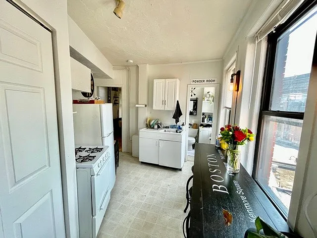 Studio, 9999 sqft, $2,300 — Photo 3
