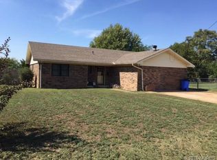 602 NW 7th St, Checotah, OK 74426