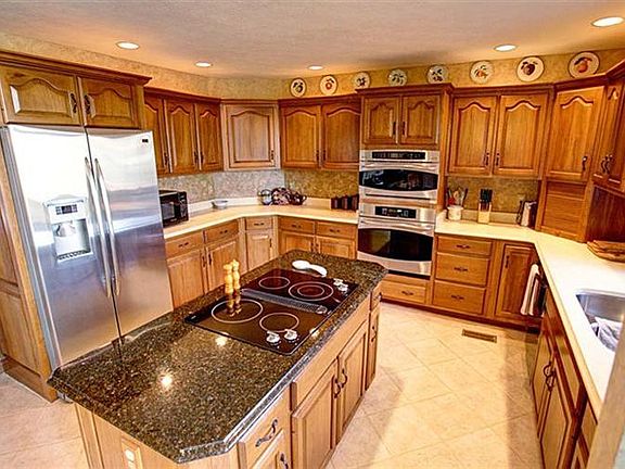 3rd image of 2419 Severn Ln