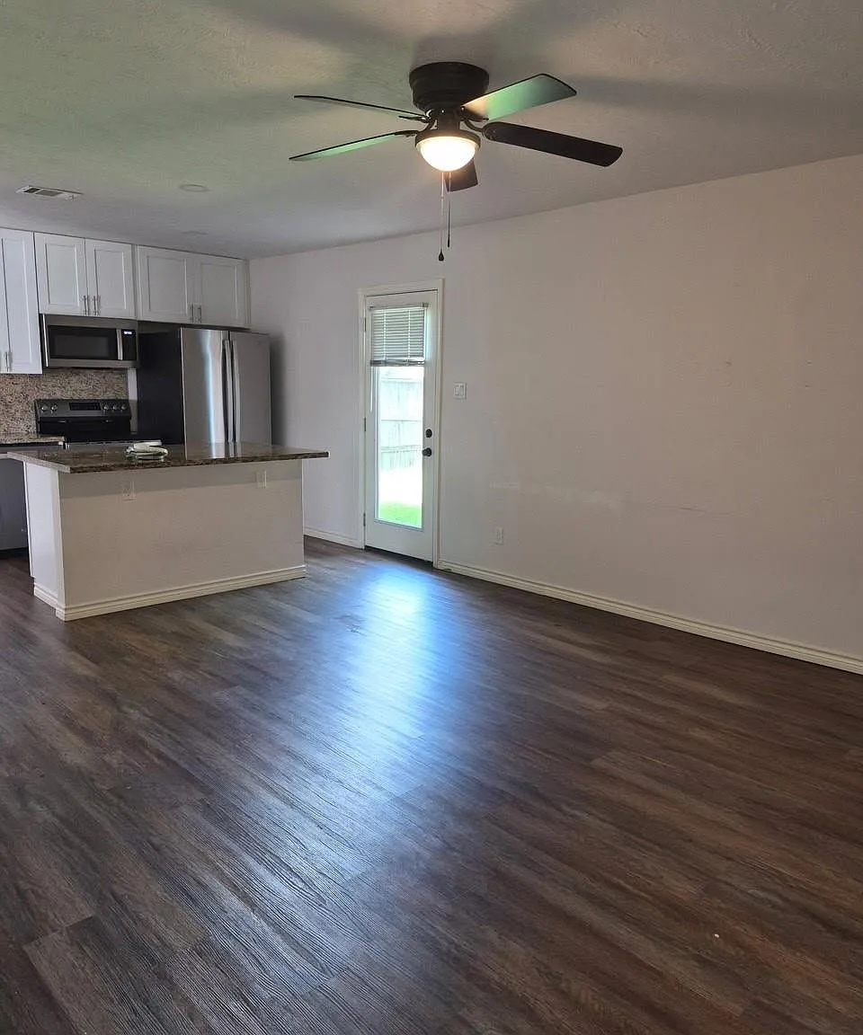 3 bed, 1.5 bath, 1737 sqft, $1,700 — Photo 2