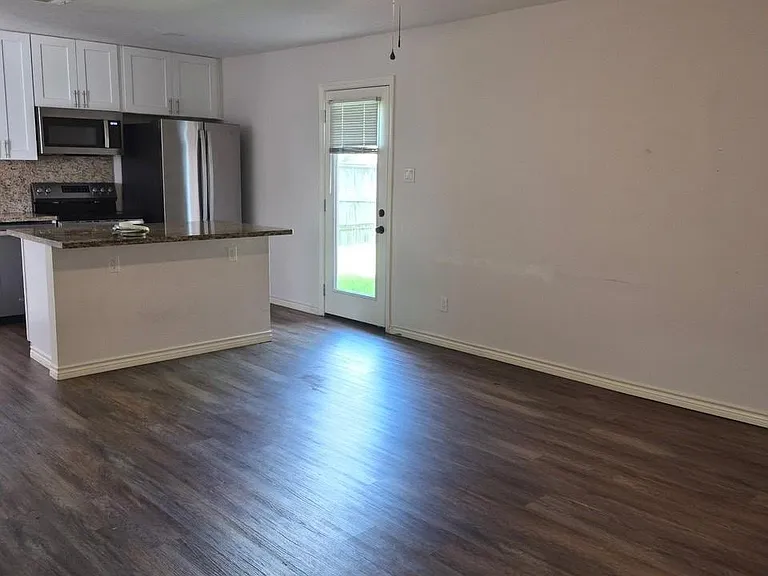 10915 Roandale Dr — Photo 2
