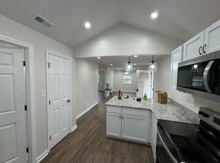 909 Foster Rd #B, Lenoir City, TN 37771