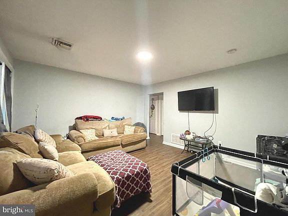 5th image of 235 Cherokee Dr