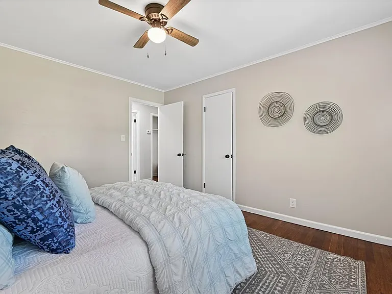 564 S Sandusky Ave — Photo 22