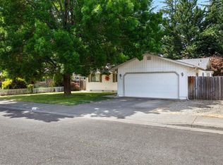 1212 SW Cottonwood St, Grants Pass, OR 97526