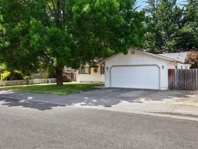 1212 SW Cottonwood St, Grants Pass, OR, 97526