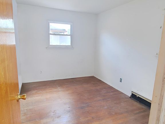 5th image of 434 Genesee Ave