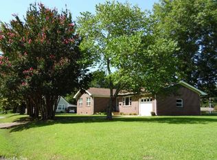 909 12th St, Mena, AR 71953