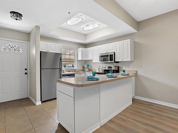 4th image of 4275 CASTLEBRIDGE LANE #1312
