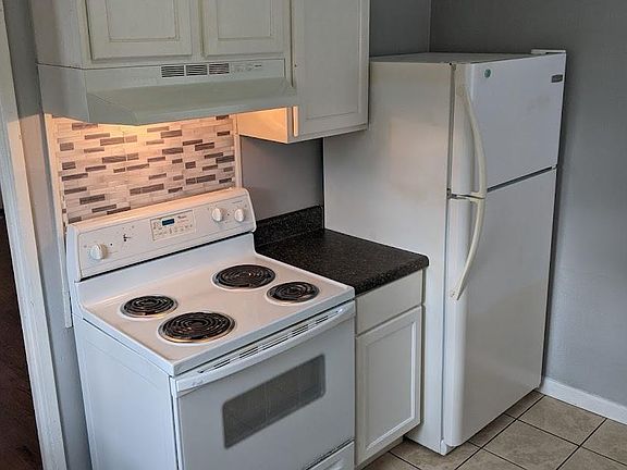 2nd image of 1142 Weston St