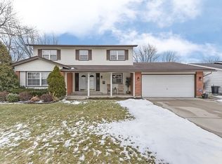 639 Chelmsford Ln, Elk Grove Village, IL 60007