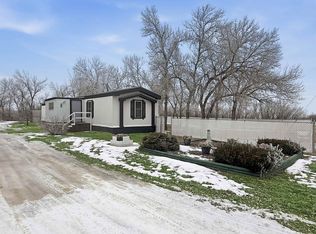 33 Main St N, Des Lacs, ND 58733