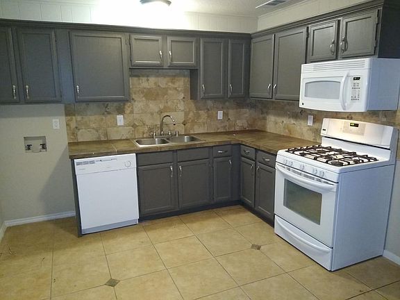 5th image of 608 Park Ln
