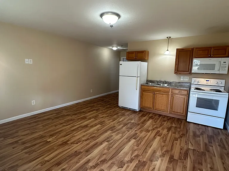 1 bed, 1.0 bath, $775 — Photo 3