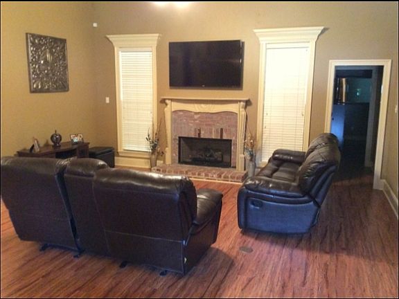 3rd image of 20 Silver Cedar Ct