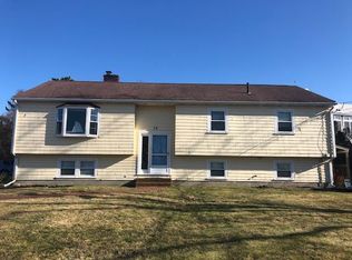 32 Town Neck Rd, Sandwich, MA 02563