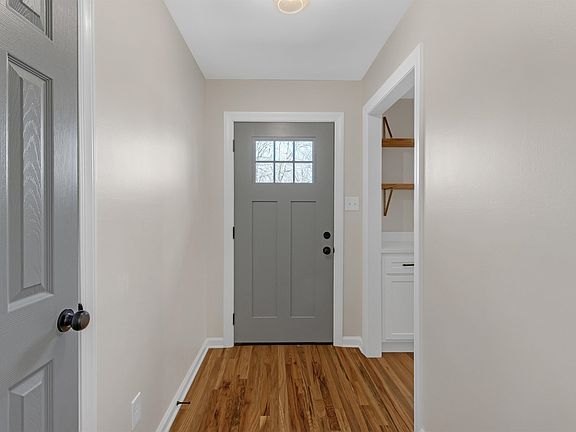 3rd image of 2220 Chippingham Pl