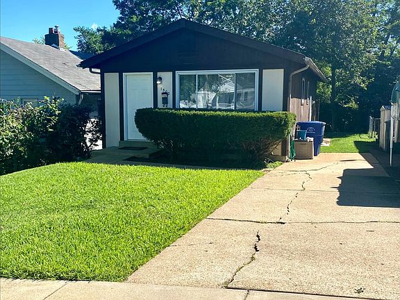 Front with driveway