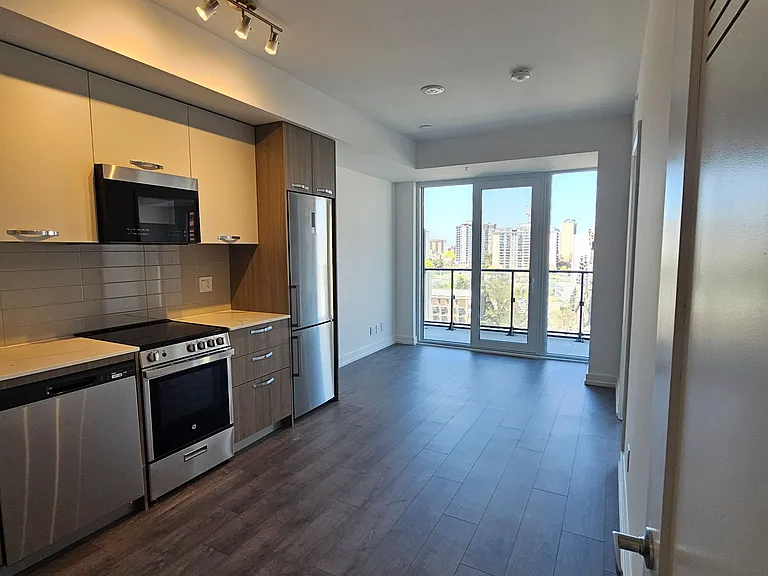 75 James St S #1101 — Photo 8
