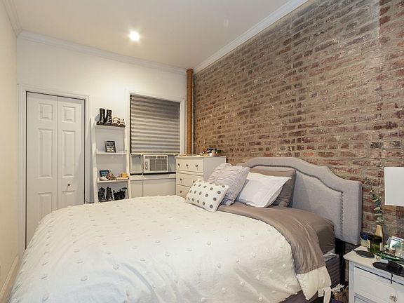 4th image of 113 Elizabeth St APT 1B