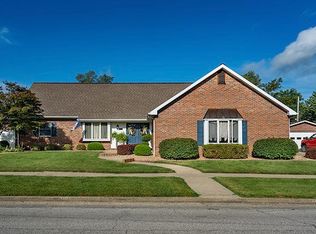 109 5th St, Carmi, IL 62821