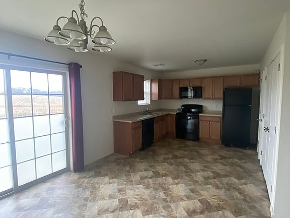 4th image of 156 Nicole St