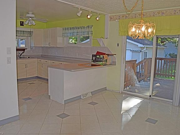5th image of 35500 Grovewood Dr