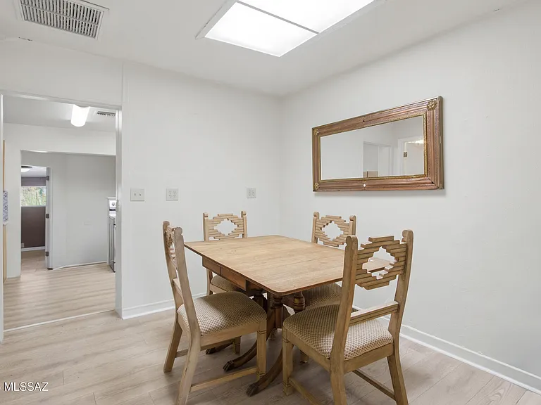 1419 E Linden St — Photo 5