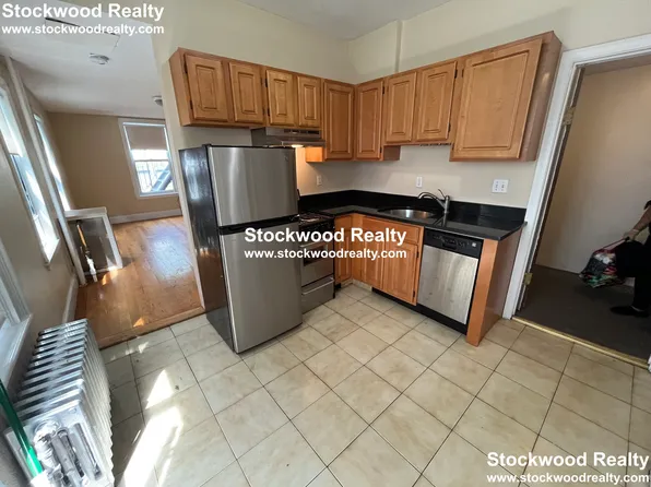 381 Dorchester St, South Boston, MA