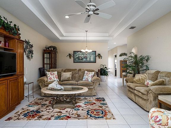 3rd image of 5 Olde Towne Ln