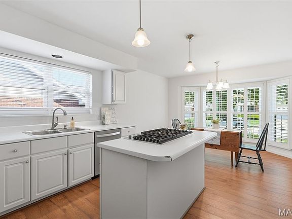 3rd image of 845 Braefield Ct